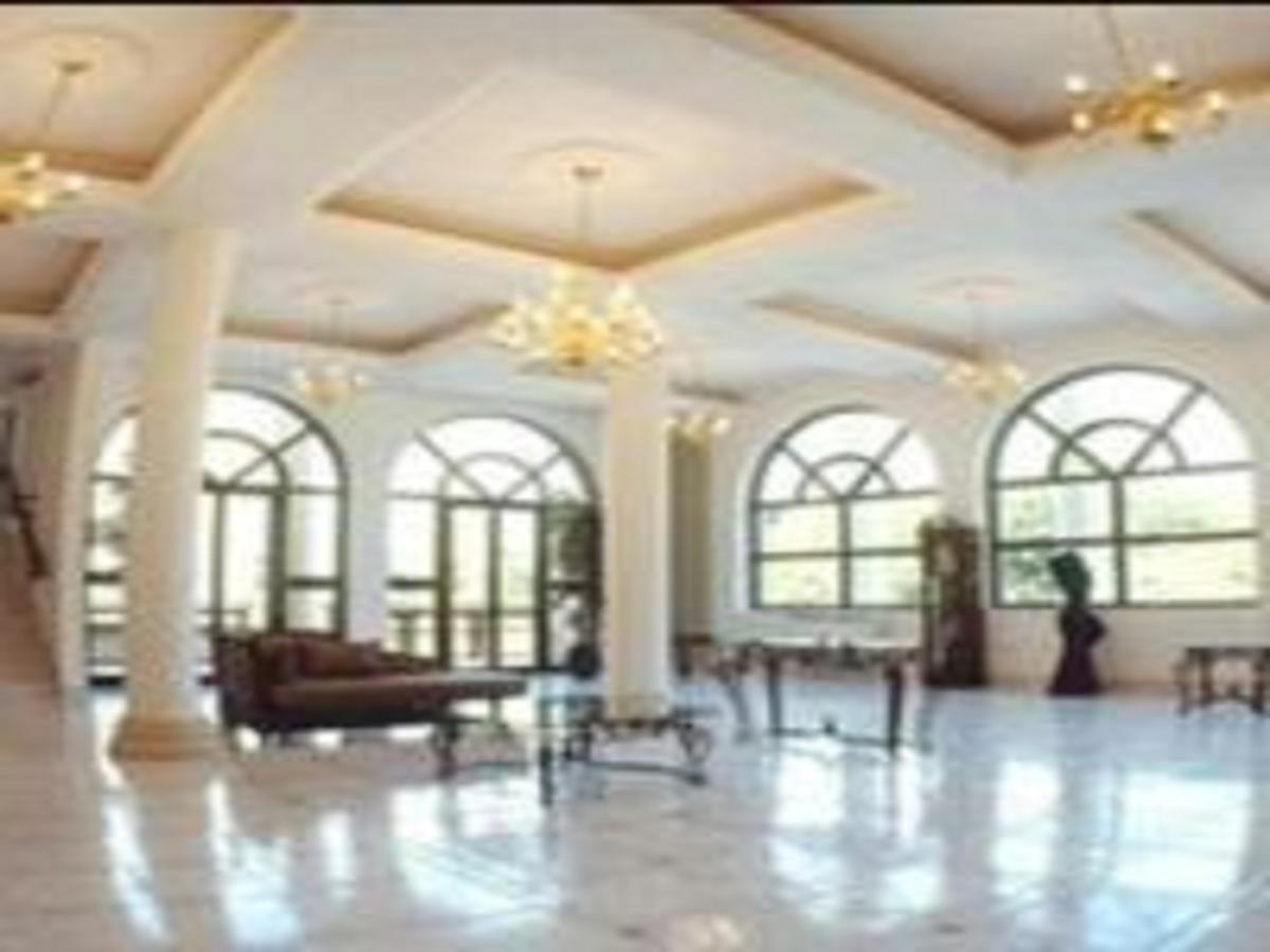M Plaza Hotel Άκρα Εξωτερικό φωτογραφία