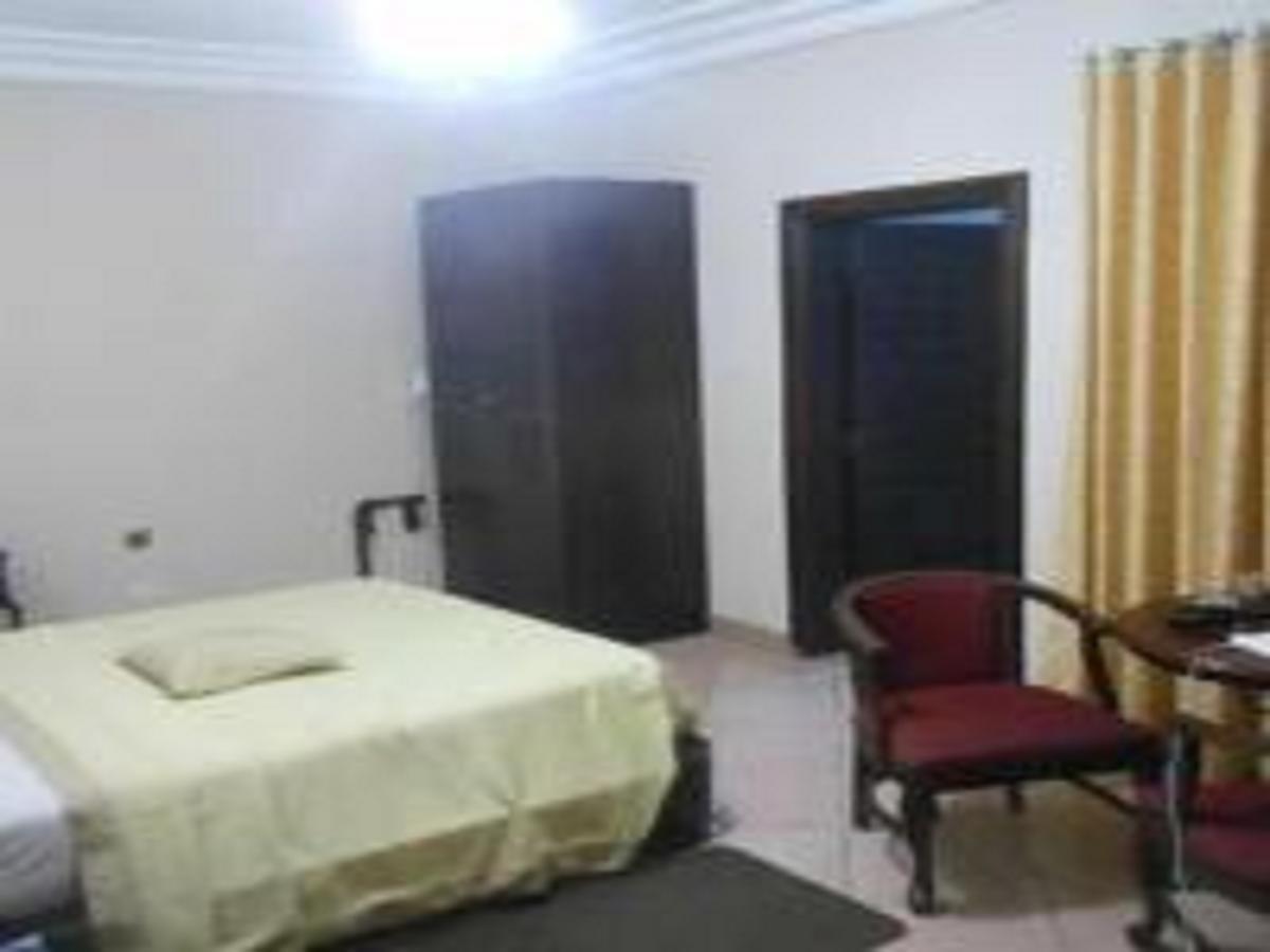 M Plaza Hotel Άκρα Εξωτερικό φωτογραφία