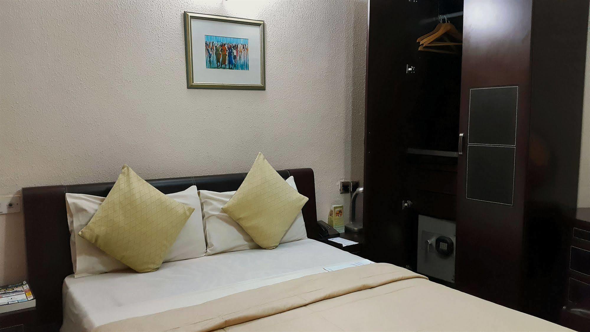 M Plaza Hotel Άκρα Εξωτερικό φωτογραφία